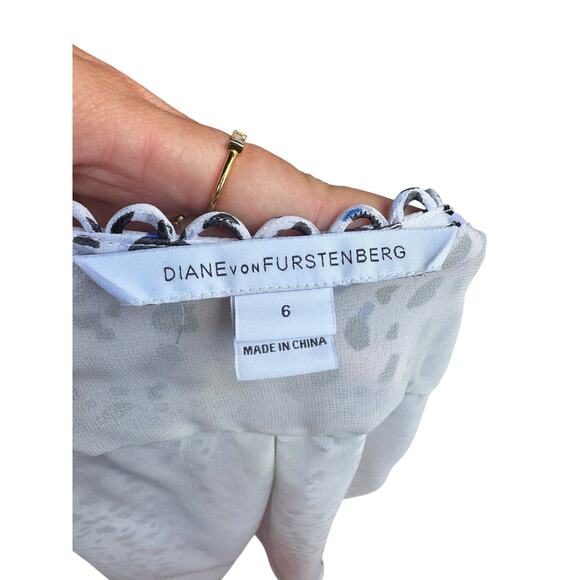 Diane von Furstenberg Silk Blue Black White Spotted 3/4 Sleeve Lined Top - 6 - Picture 7 of 11